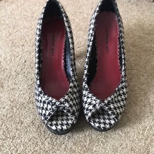 Hounds tooth heels